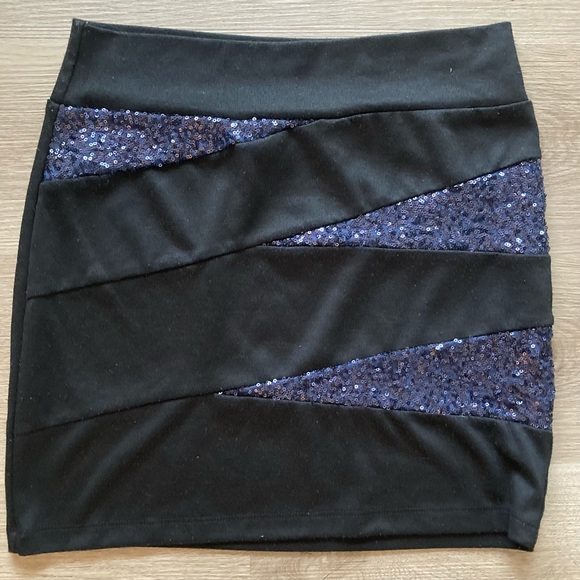Black and blue sequence pencil, bandage style mini skirt - Picture 2 of 6